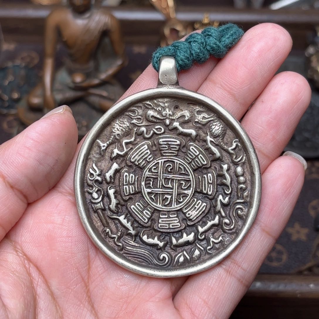 铜星月的菩提吊坠