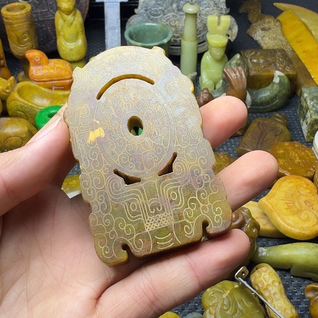 白玉菩提吊坠。。。