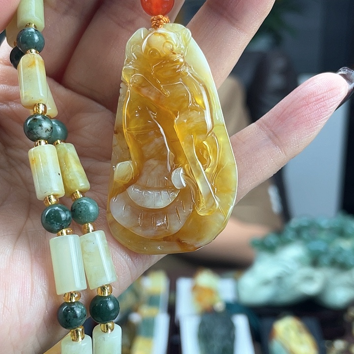 蛇纹石玉颈饰未镶嵌