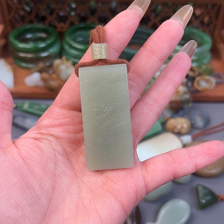 和田玉（糖玉）未镶嵌颈饰