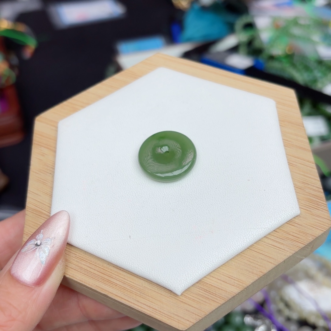 和田玉吊坠未镶嵌