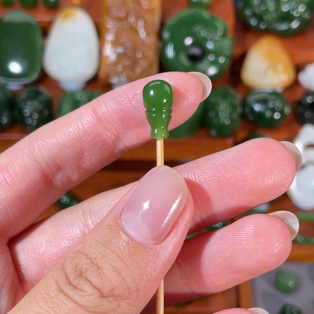 锅***铲颈饰未镶嵌和田玉