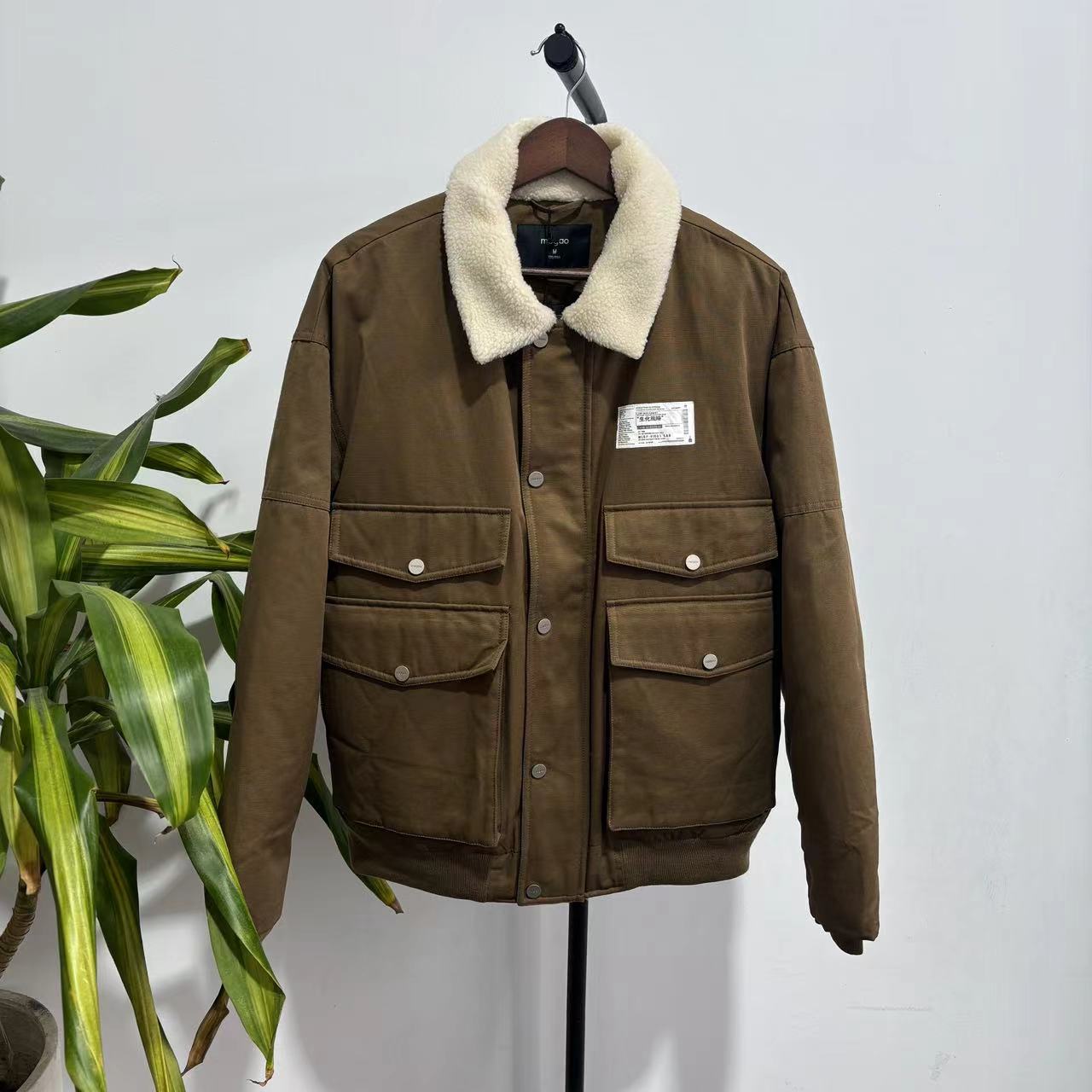 V-11  新款冬季男士简约大口袋翻领羽绒服 62320