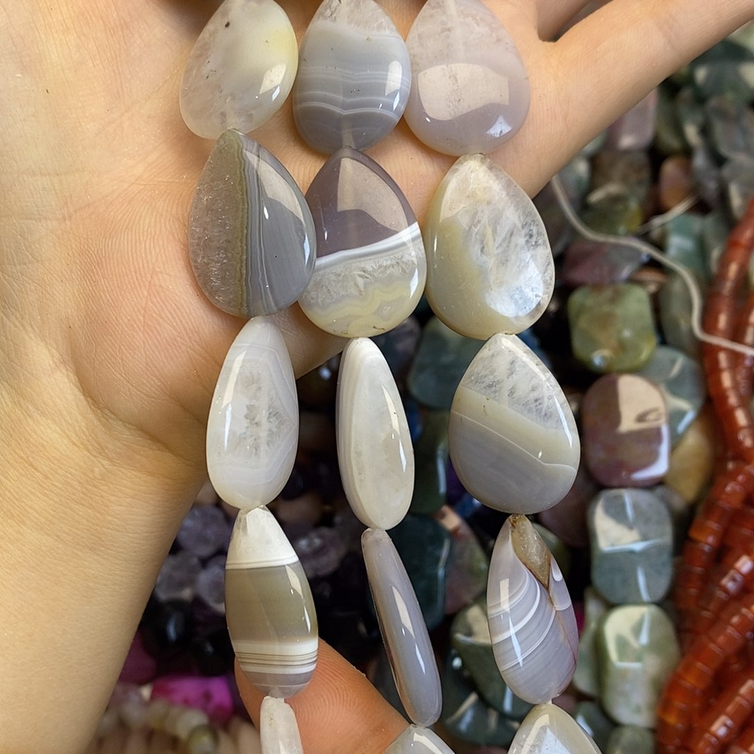 玛瑙/玉髓未镶嵌珠宝半成品玛瑙水滴一条