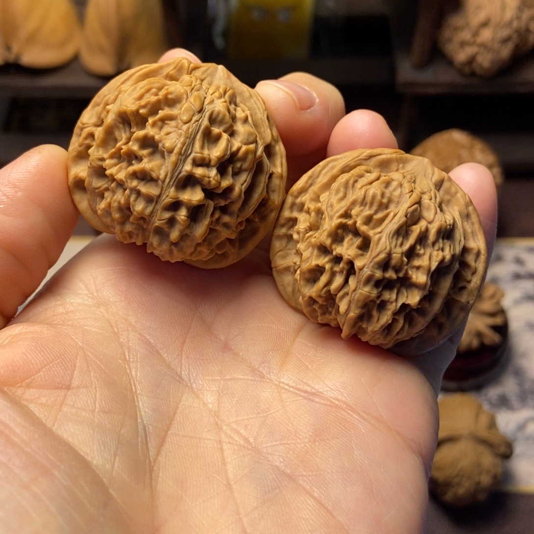 文玩核桃把件全品核老闷尺寸39