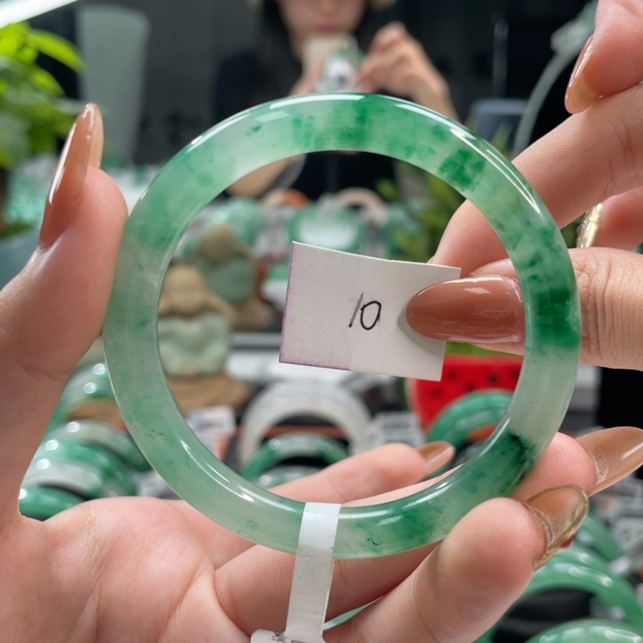 石英质玉手镯未镶嵌天然A货非洲翠手镯