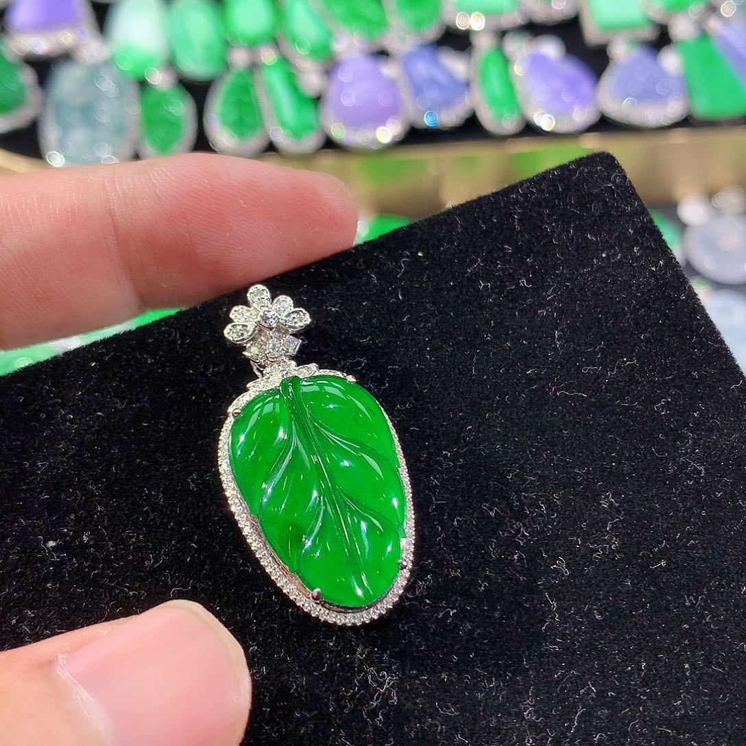 翡翠18K金镶嵌颈饰