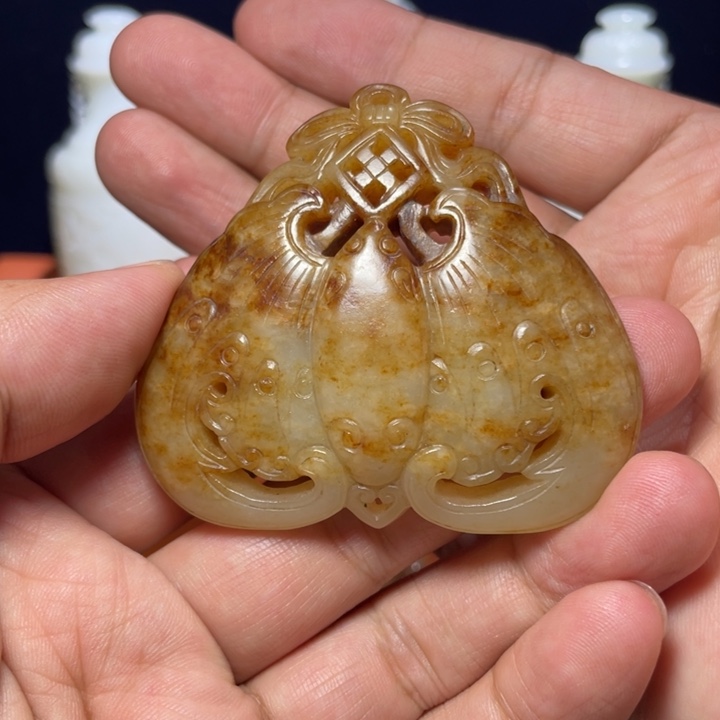 和田玉挂件未镶嵌黑*马