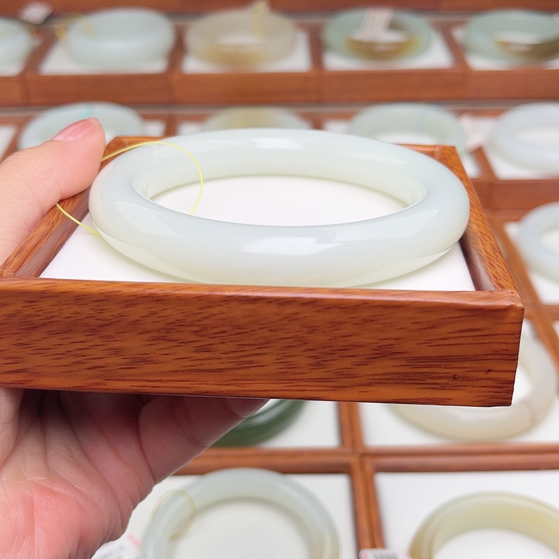 和田玉手镯未镶嵌61.8