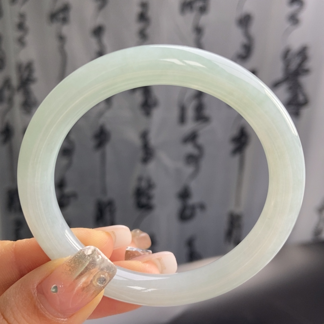 翡翠手镯未镶嵌翡翠手镯