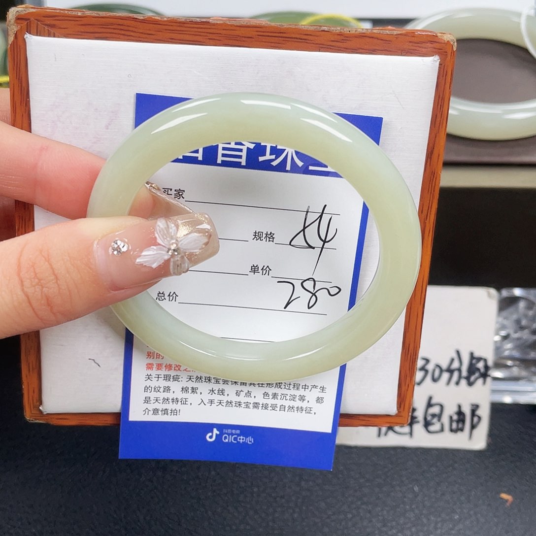 和田玉手镯未镶嵌