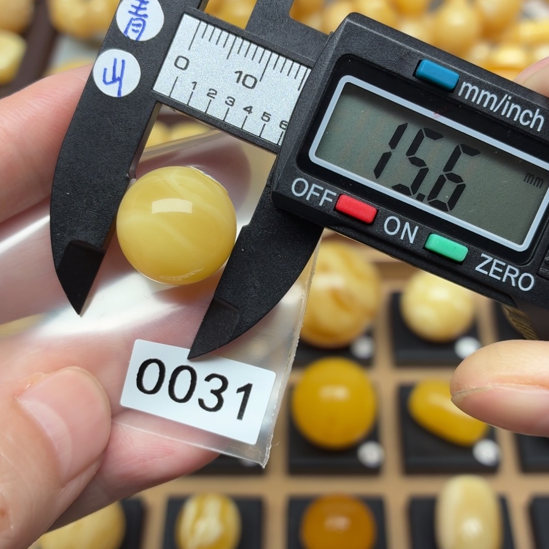 七***月蜜蜡未镶嵌裸石蜜蜡