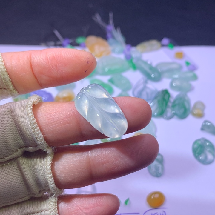 C***h翡翠未镶嵌耳饰叶子