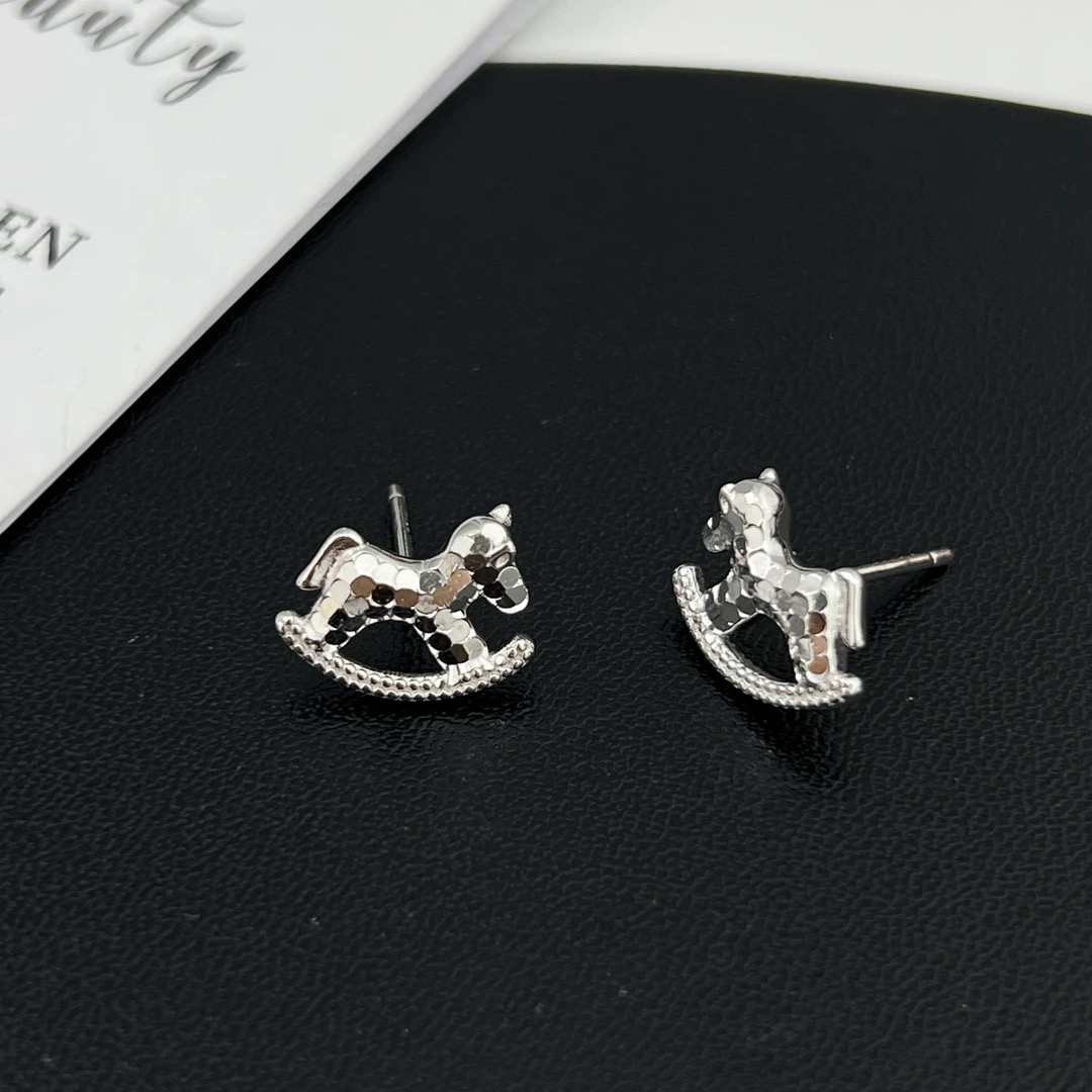 925银耳饰 《摇摇木马》轻奢简约灵动可爱车花碎冰冰旋转木马银耳环