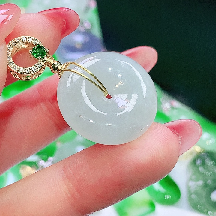 翡翠未镶嵌项圈翡翠