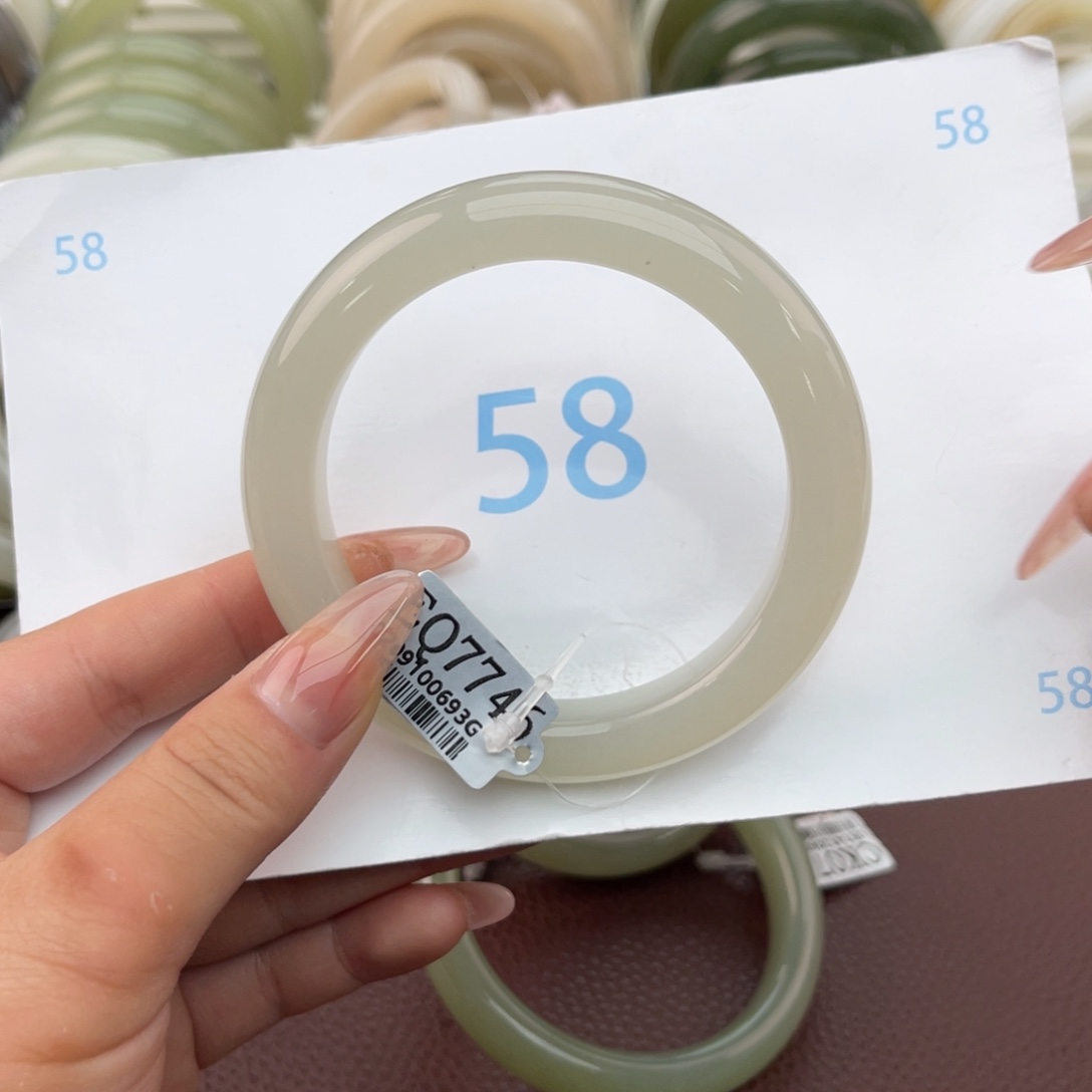 和田玉未镶嵌手镯