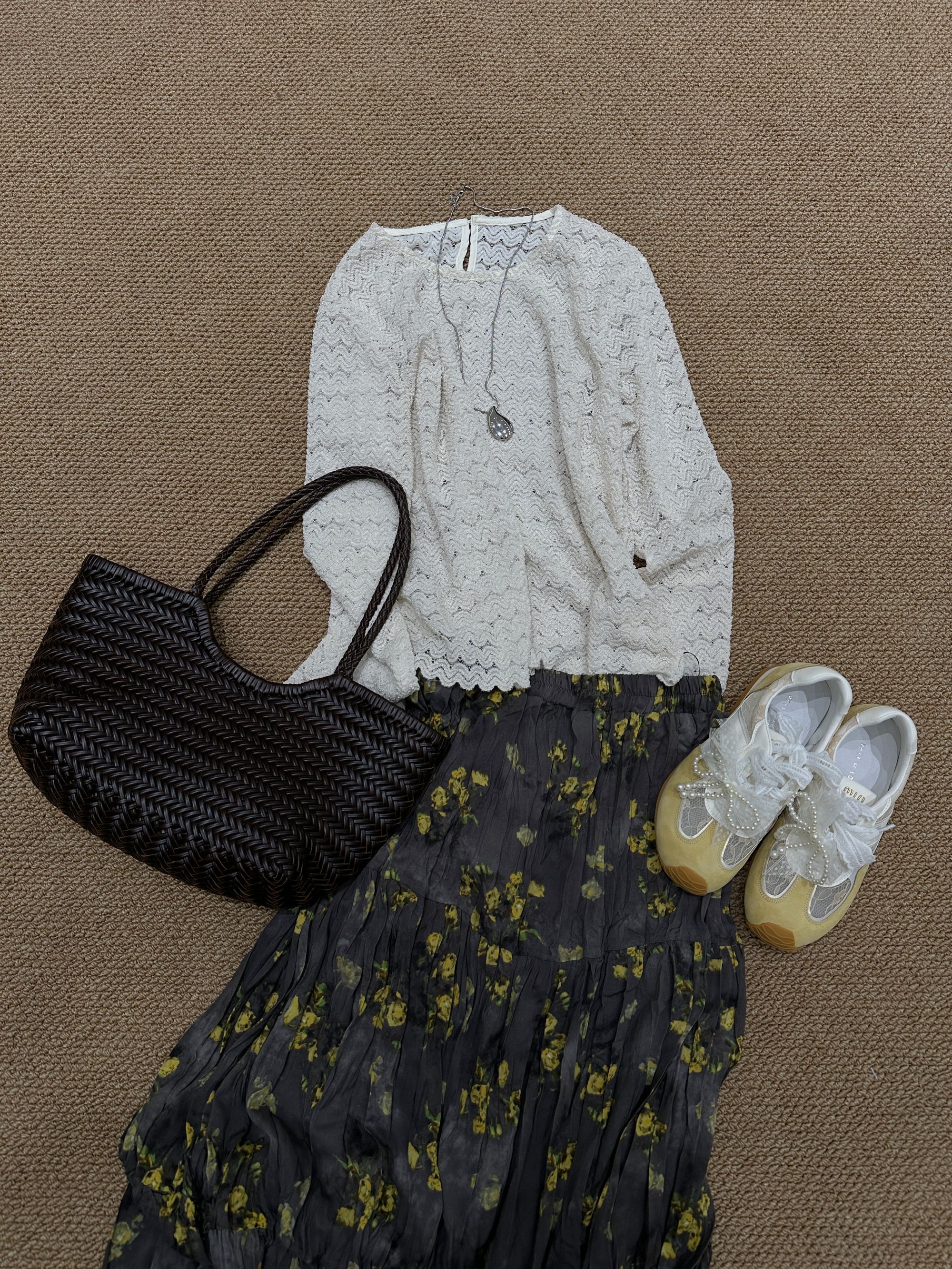 仓美美女装-波浪镂空设计款罩衫（卡码推荐拍大！）