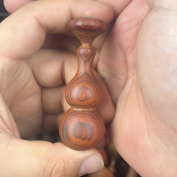 微凹黄檀（南美大红酸枝）