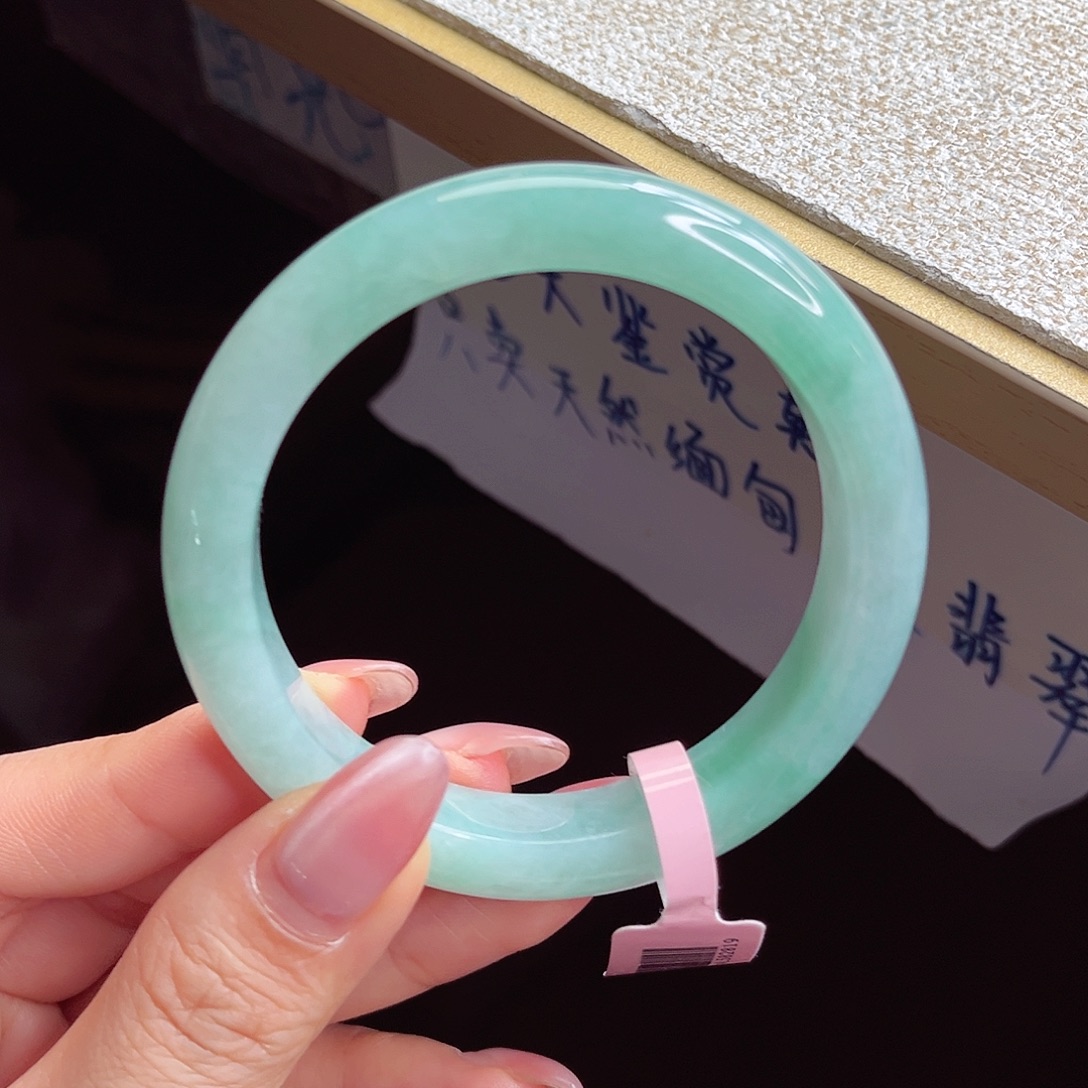 翡翠未镶嵌手镯手镯