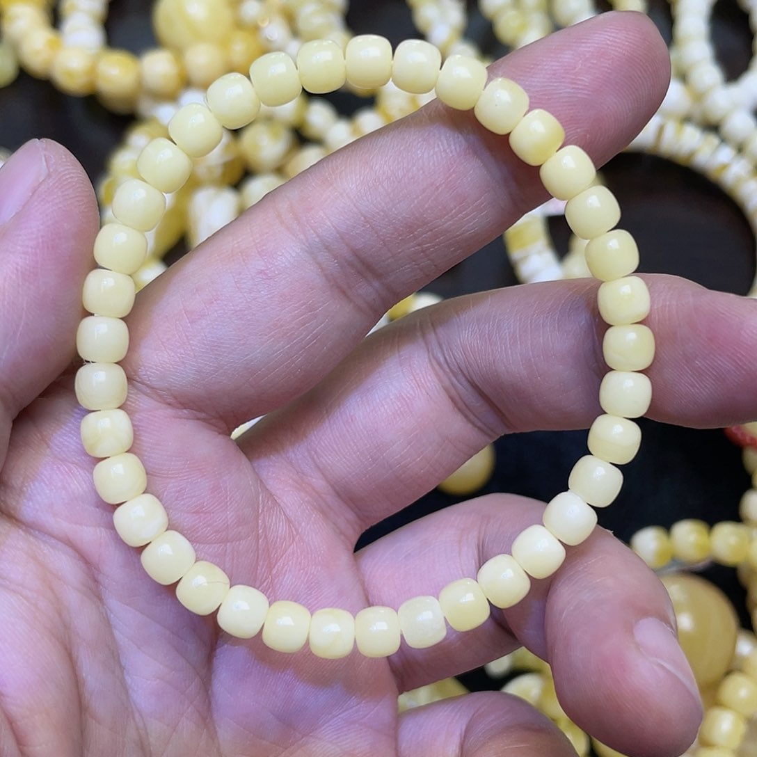 蜜蜡手串未镶嵌5.5mm浓白奶豆
