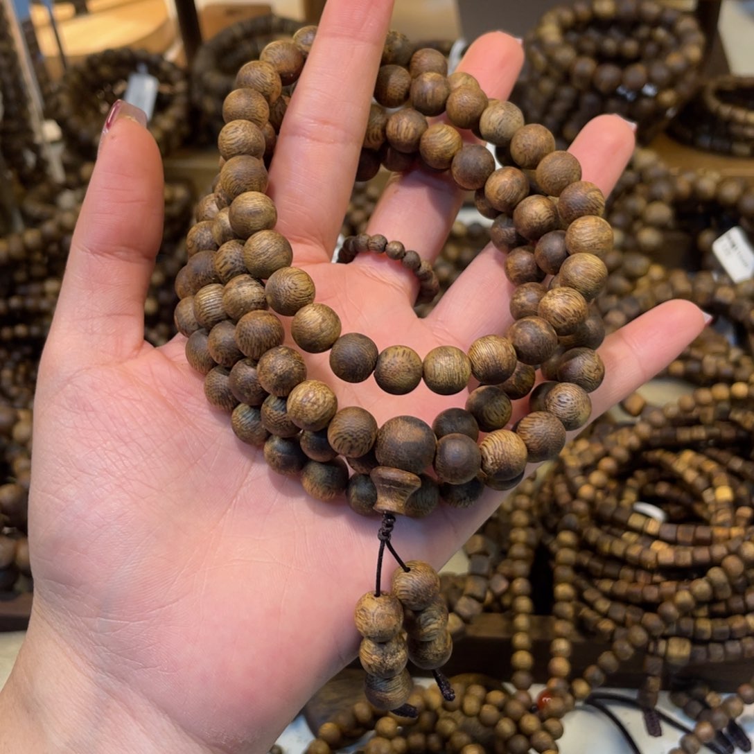 梵***）沉香卡9多圈圆珠33.9克