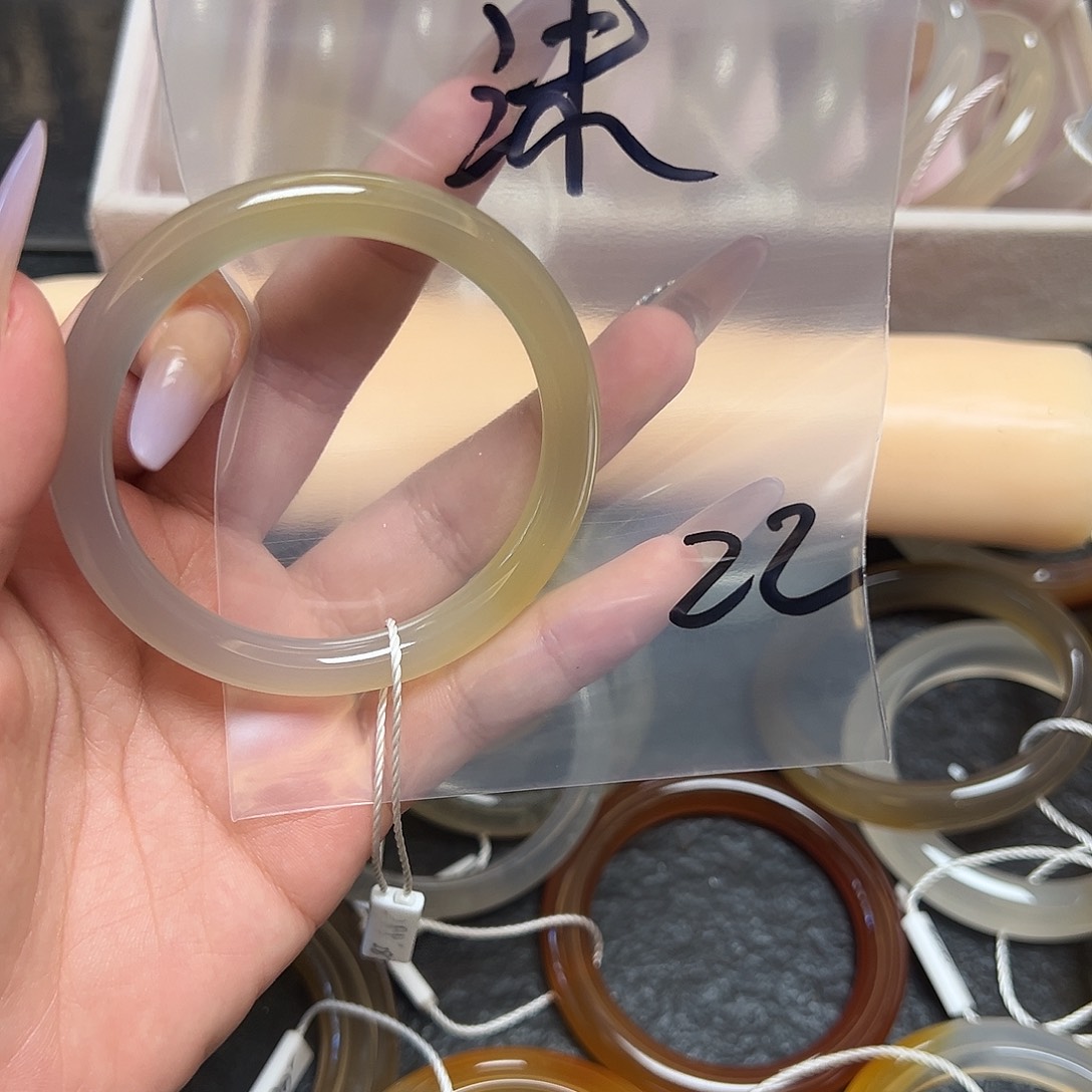 沫***手镯玛瑙/玉髓未镶嵌