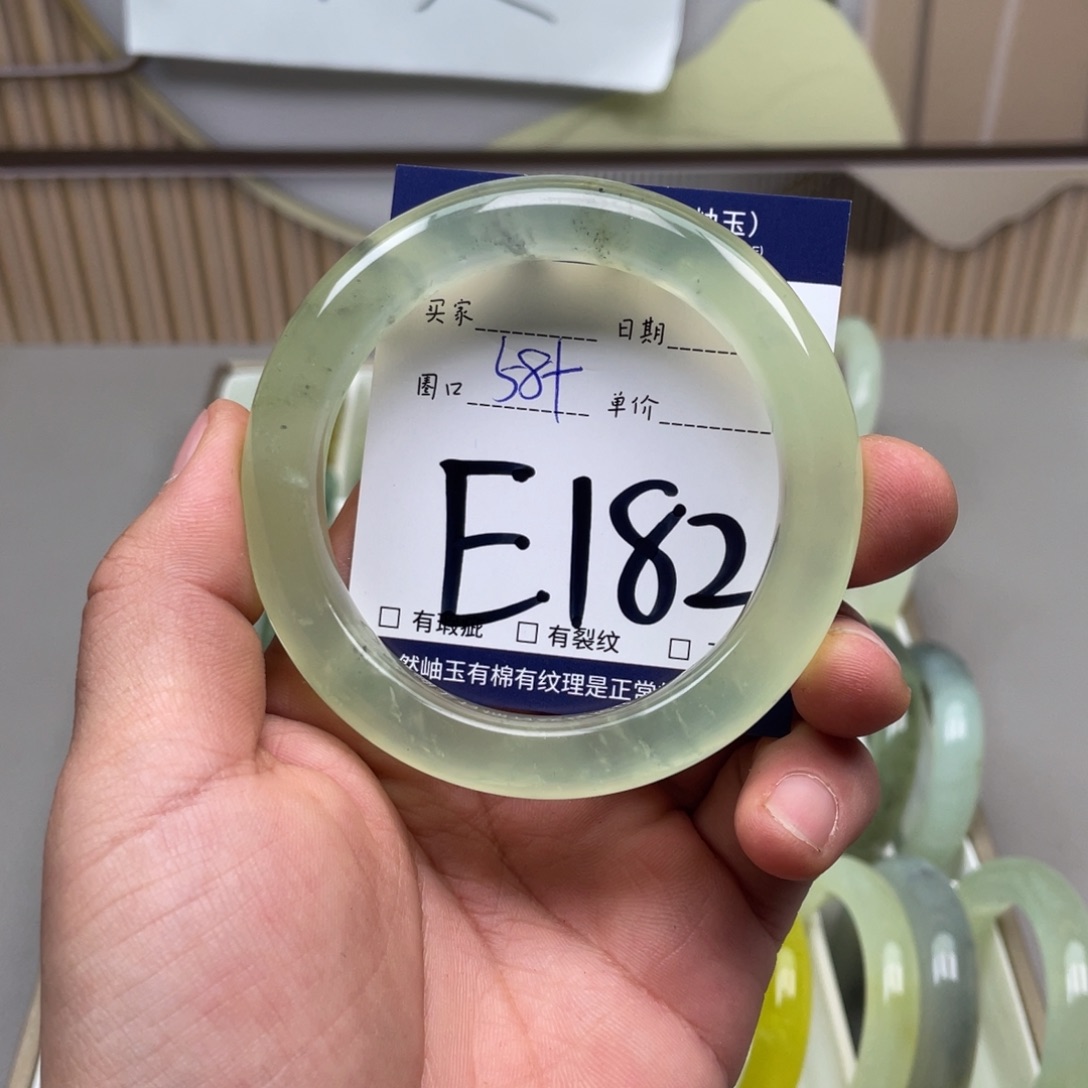 岫玉手镯手镯未镶嵌