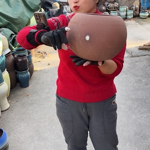 口19高22瑕疵盆子。