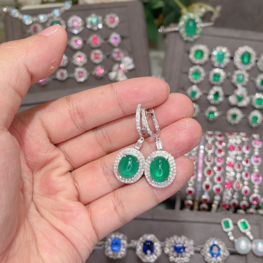 18K金镶嵌耳饰祖母绿8.55ct 