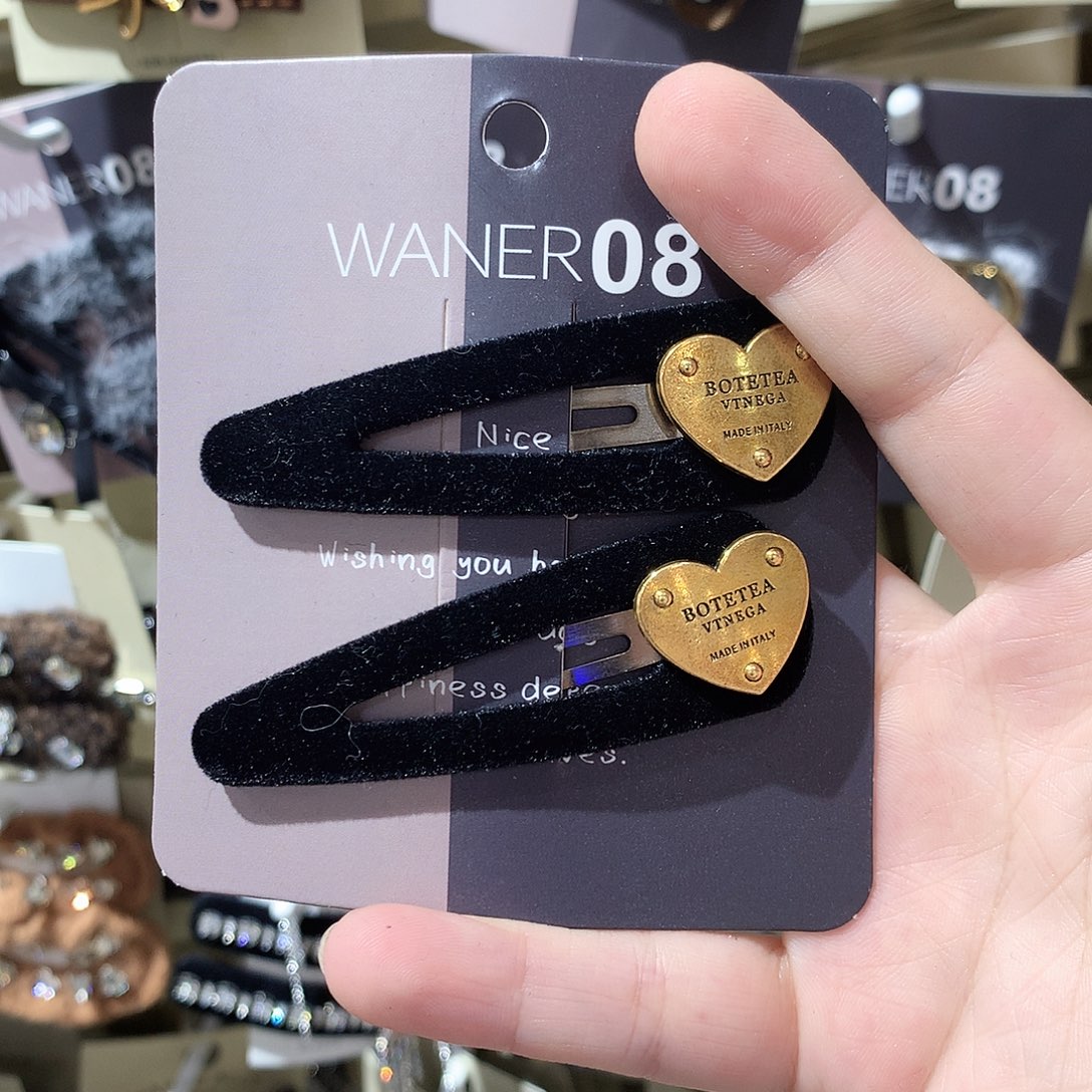 布艺非金属黑色植绒金爱心拜拜