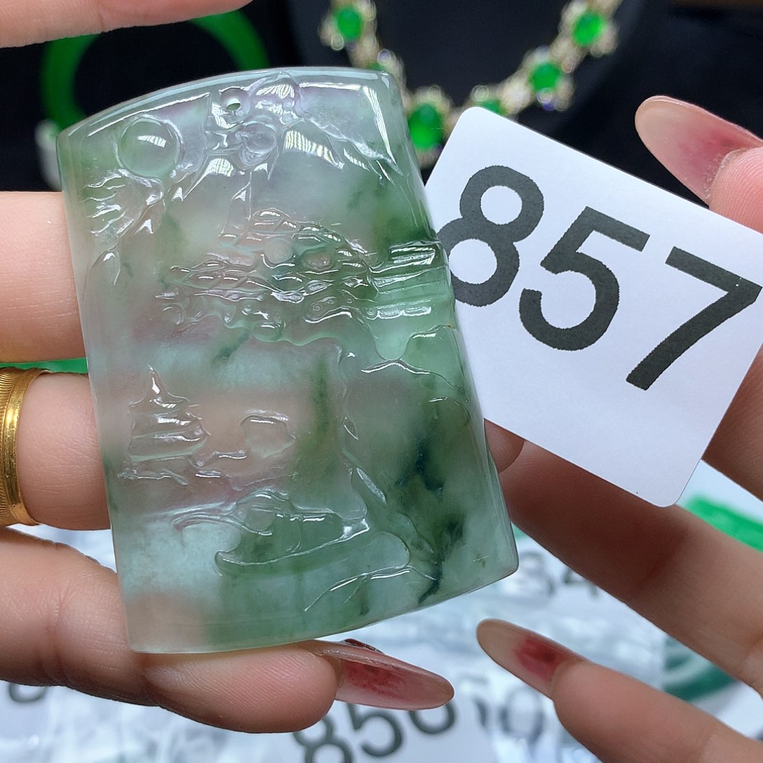 翡翠吊坠(赠链)未镶嵌