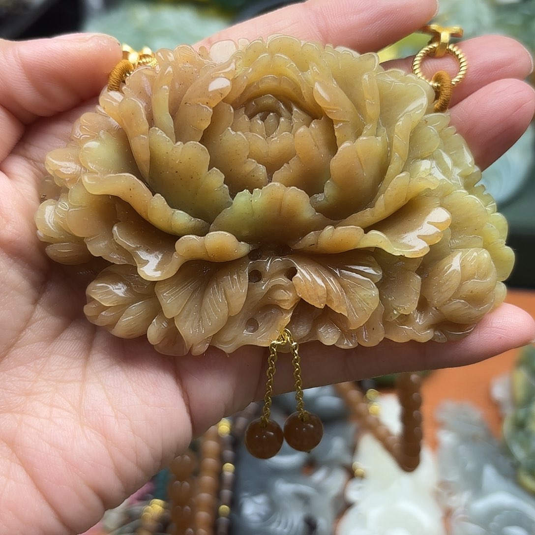 ****子蛇纹石玉未镶嵌颈饰