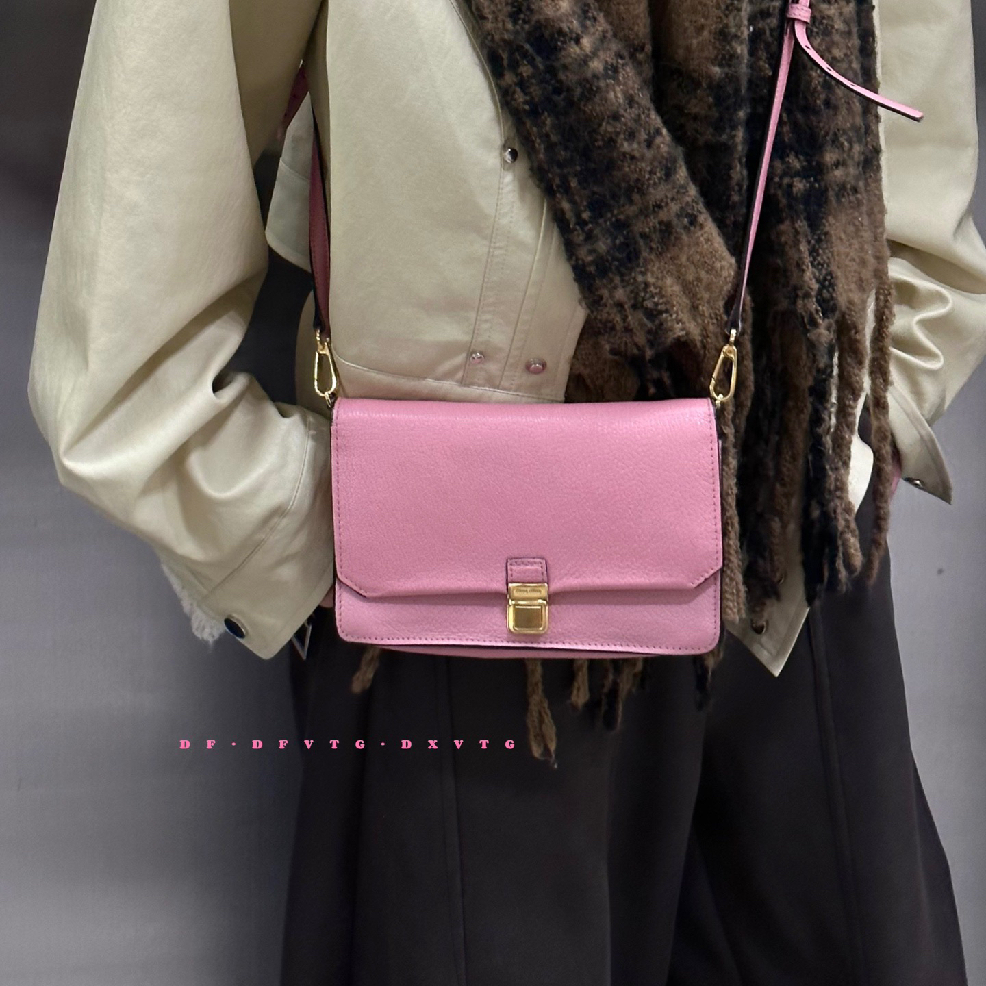 95新 MIU MIU/缪缪 miumiu 樱花粉woc斜挎包