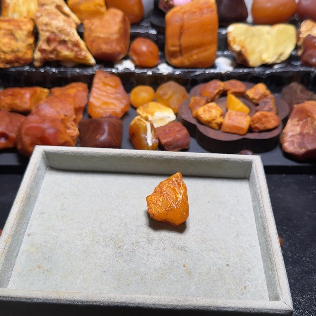 枯***草琥珀未镶嵌珠宝奇石