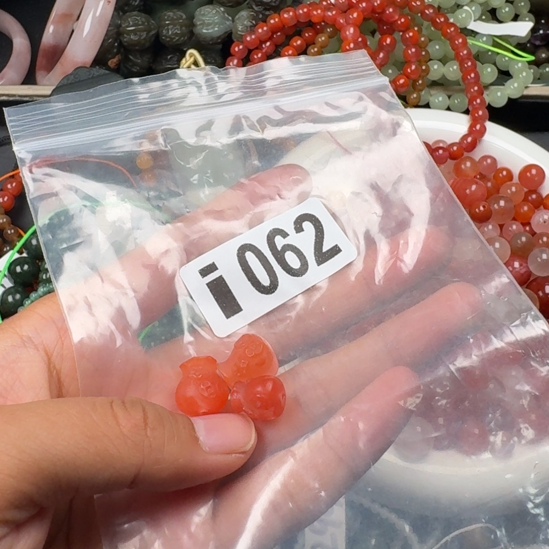 南红玛瑙未镶嵌珠宝奇石