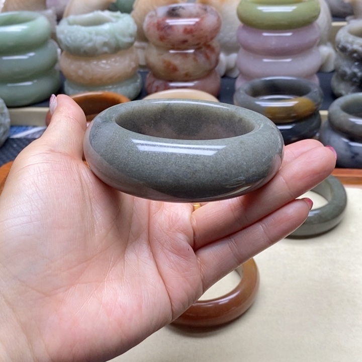 石英岩玉手镯未镶嵌