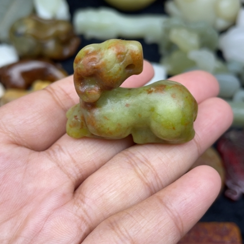 未镶嵌蛇纹石玉颈饰34
