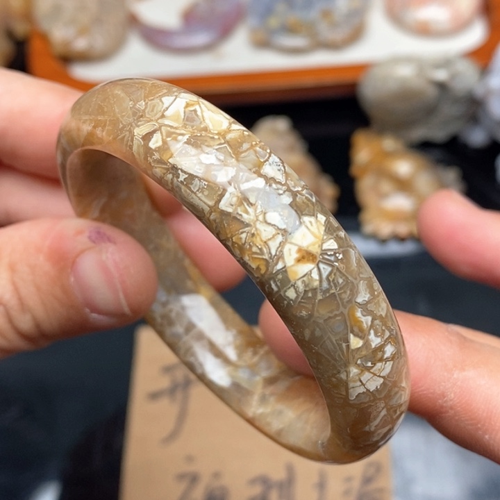 硅化珊瑚（珊瑚玉）颈饰未镶嵌51万花筒