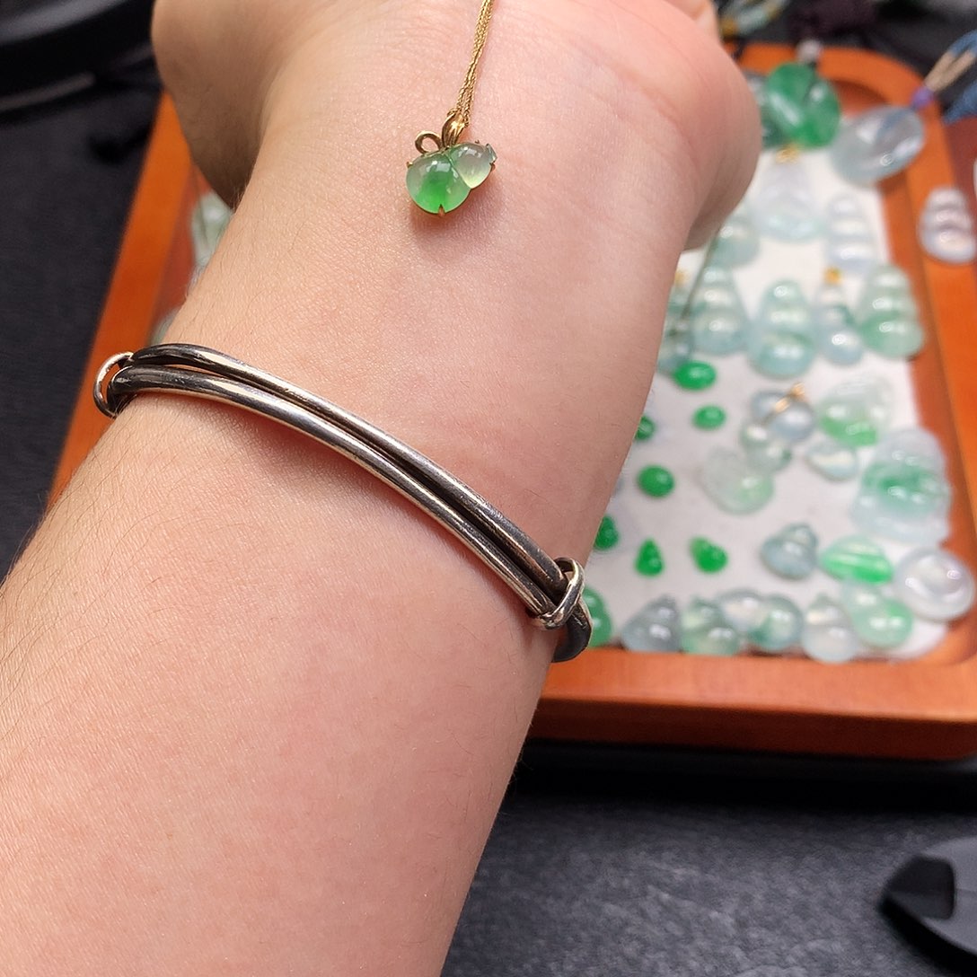 吊坠(不含链)18K金镶嵌翡翠葫芦