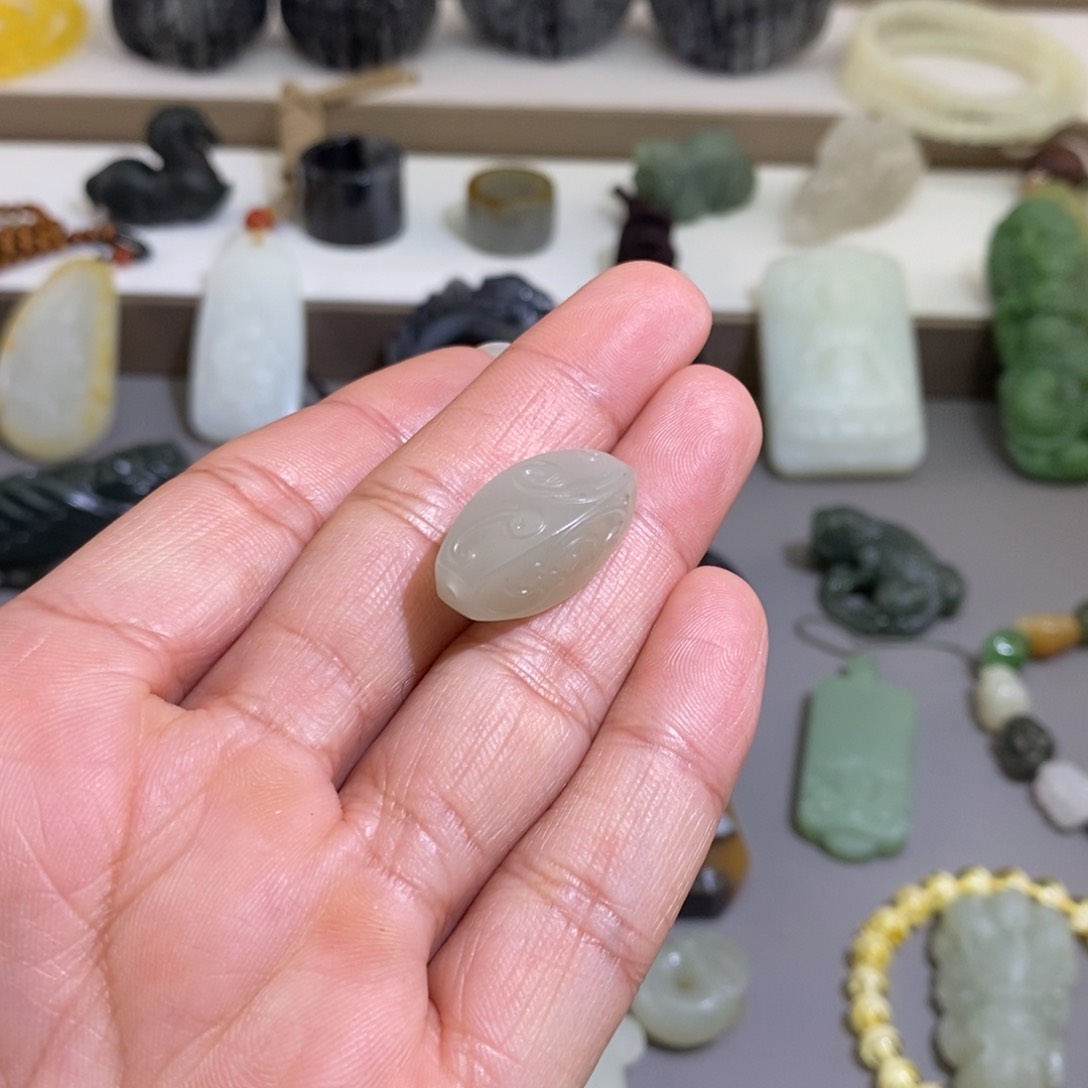 和田玉颈饰未镶嵌豆**逗