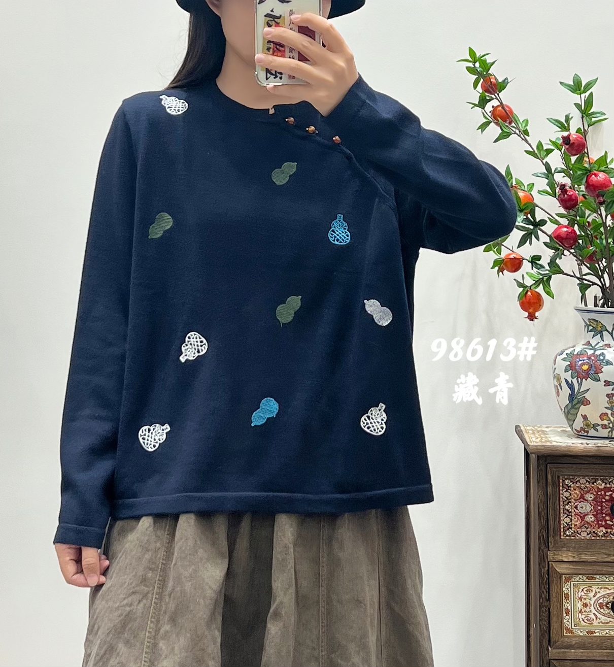 新款圆领斜襟三粒扣刺绣葫芦针织宽松毛针织衫宽松型JC     98613