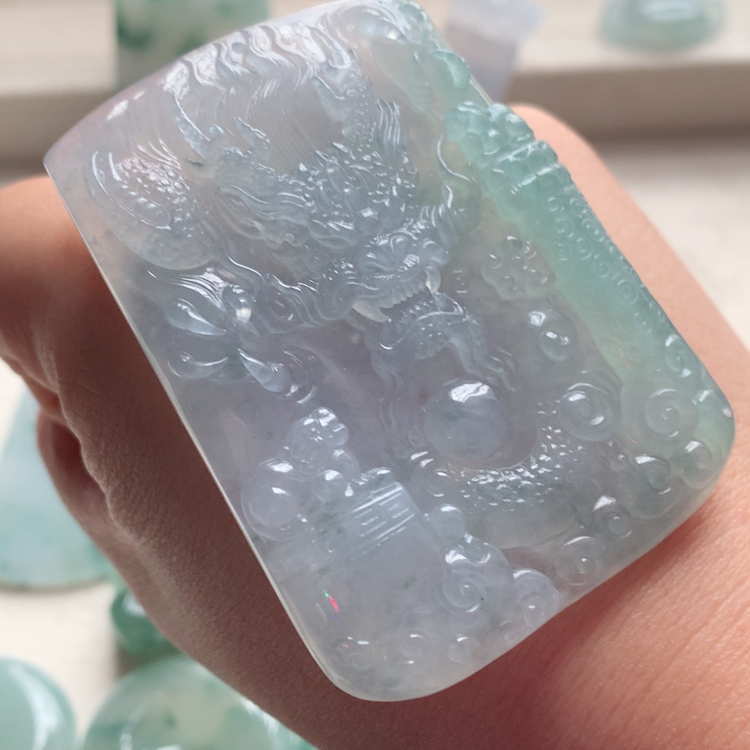 翡翠未镶嵌颈饰和*下翡翠
