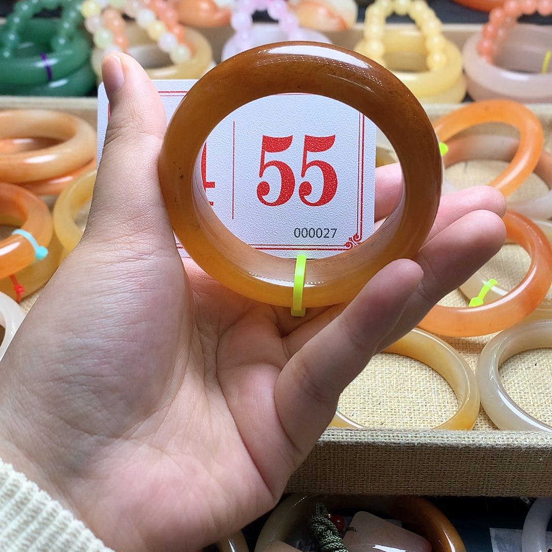 未镶嵌石英质玉（黄龙玉）手镯