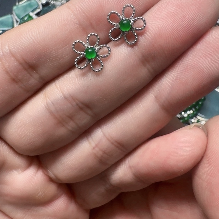 翡翠未镶嵌颈饰天然A货翡翠放漏