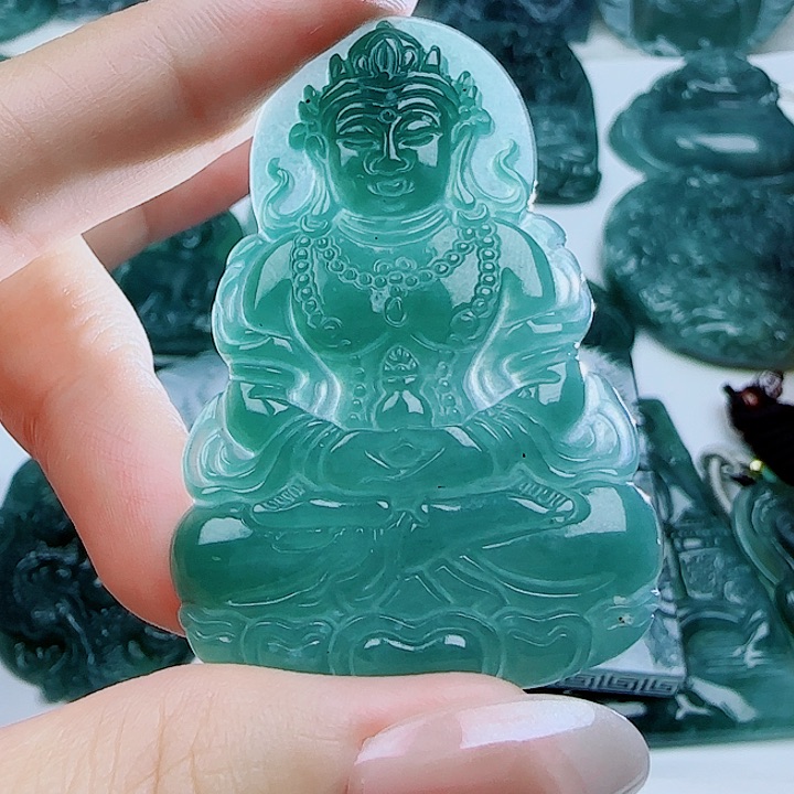 翡翠未镶嵌颈饰多样性发货天然的A货翡翠