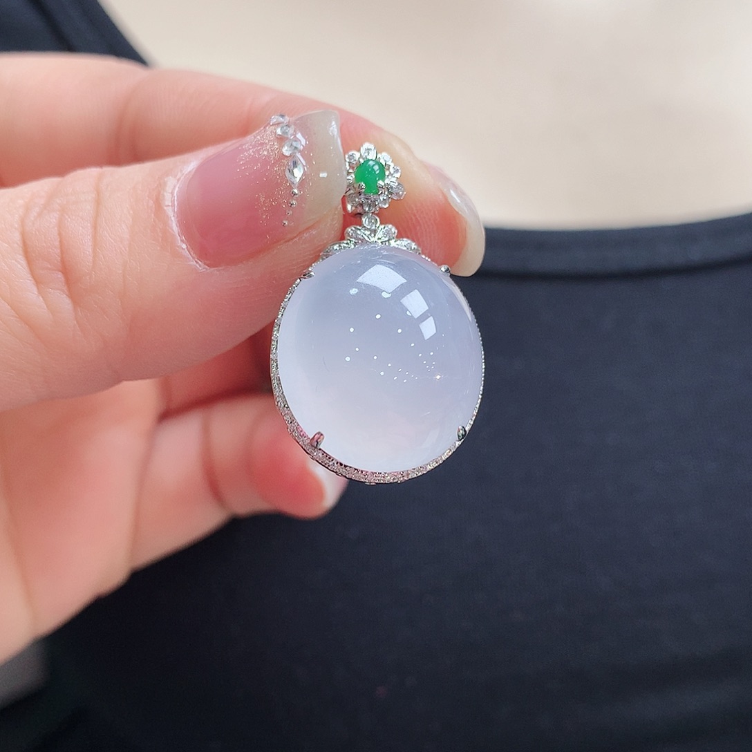 翡翠颈饰18K金镶嵌蛋面