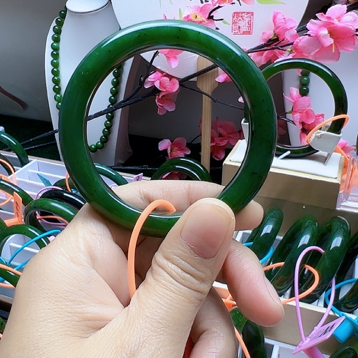 和田玉未镶嵌手镯