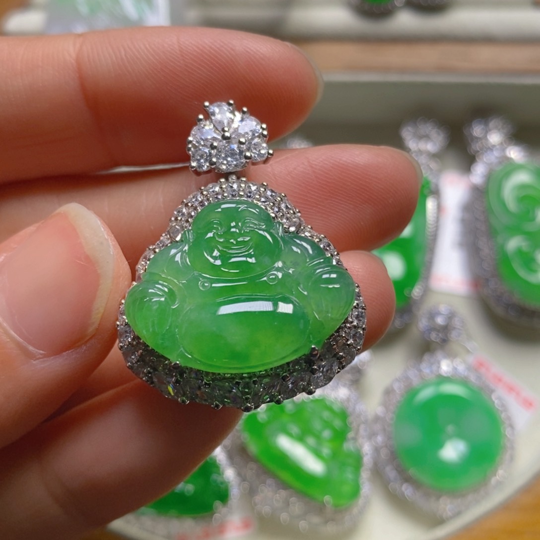 翡翠颈饰银S925镶嵌佛公吊坠