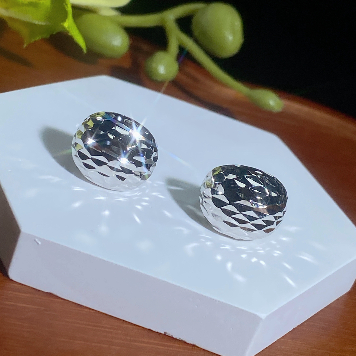 925银银制品 925银小号松果半耳钉耳环