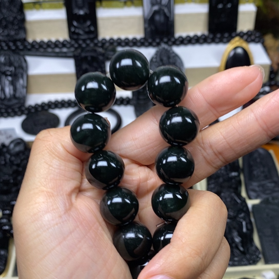 蛇纹石玉手串未镶嵌车*